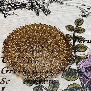 🍒4/$44🍒 Venetian Filigree Gold Tone Pin Brooch by Sarah Coventry